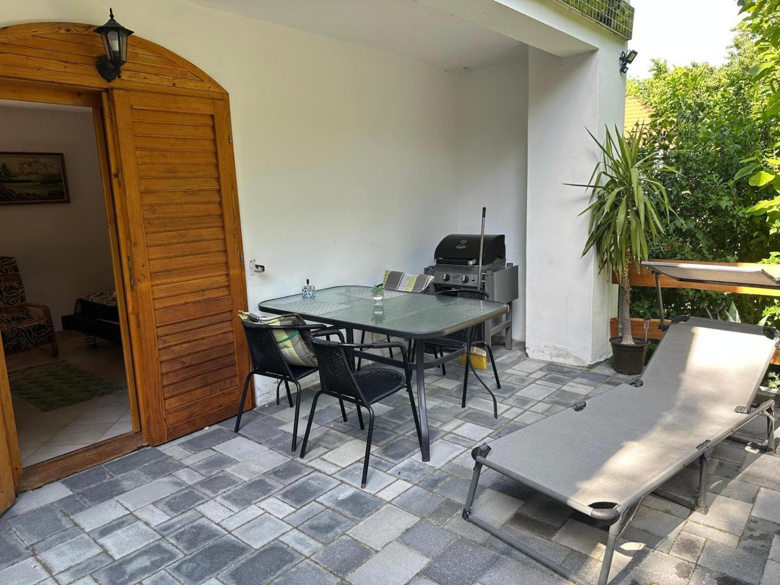Parraghegy Apartman Villa Zalaszanto Екстериор снимка